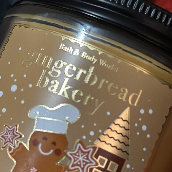 NEW Bath & Body Works 7oz  Single Wick Candle with Lid-Gingerbread Bakery Scent - Picture 5 of 8